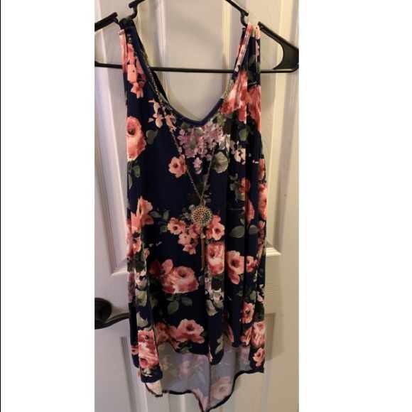 Tops - Very Soft Floral Tank with Necklace